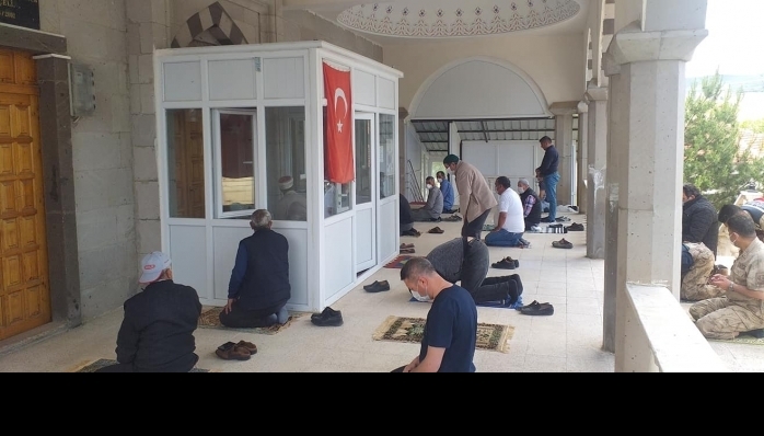 Ezanı En yüksek dam başlarından okurlardı