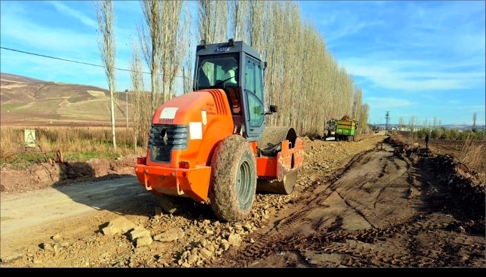 Kartalkaya Köy Grup Yolu Genişletme ve Düzenleme  Çalışmaları Sürüyor