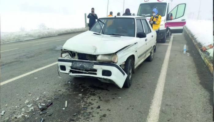 Sis Nedeniyle Görüş Düştü İki Araç Kaza Yaptı