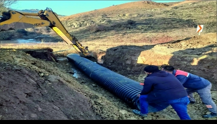 İlçemizde Kar Erimesi  Göçüğe Neden Oldu:  Grup Yolu Yeniden Ulaşımda