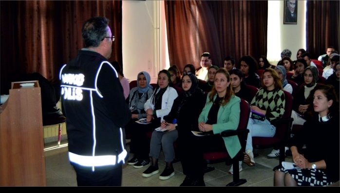 Polisten Lise ve Üniversite Öğrencilerine  Kapsamlı Seminerler